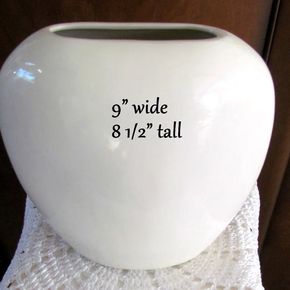 ART VASE 1920s STYLE w LADY PORTRAIT in BLUE HAT & FLIRTY LOOK OVAL SHAPE, EUC - Picture 3 of 7